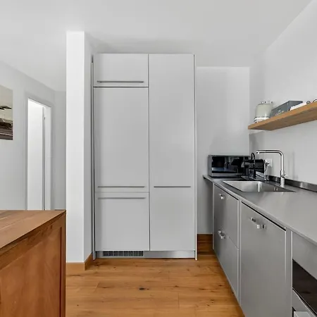 Emotional House In Cresta Bob *