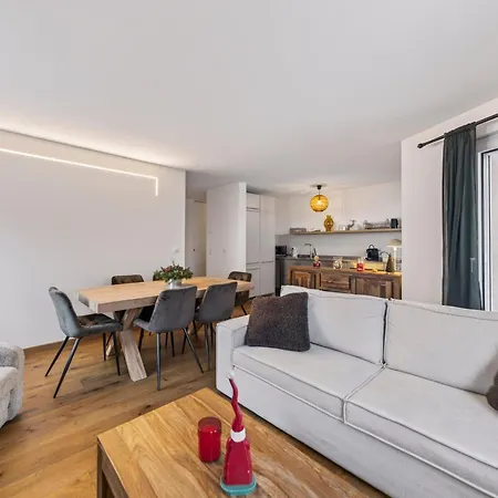 Escape House In St Moritz * サンモリッツ