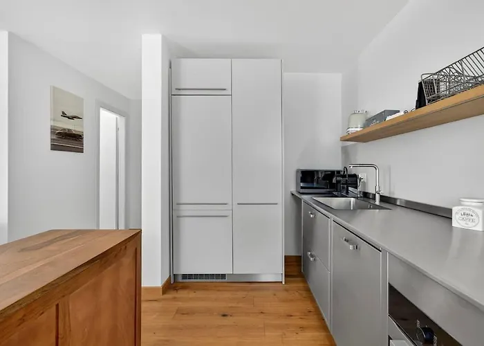 Emotional House In Cresta Bob *