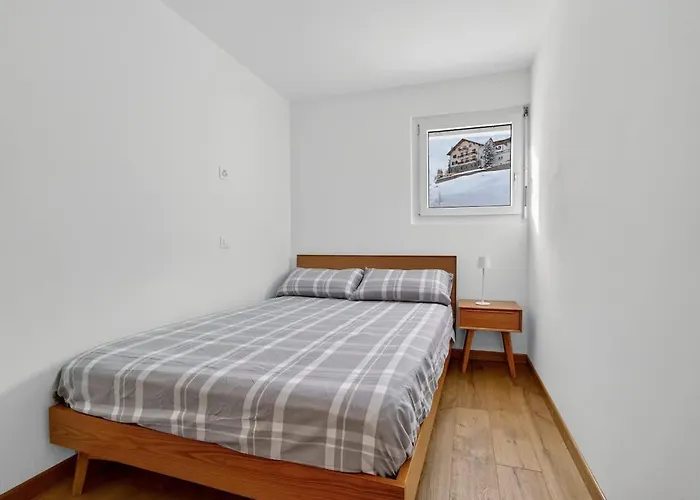 Emotional House In Cresta Bob