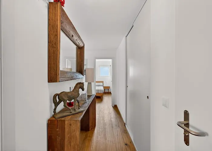 Emotional House In Cresta Bob