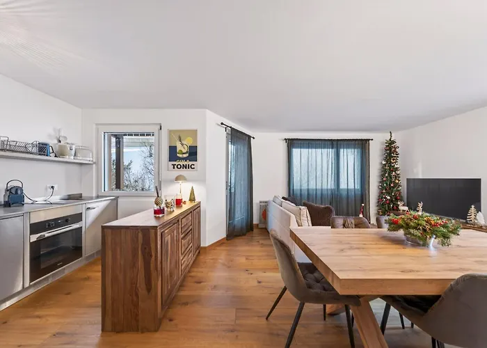 Emotional House In Cresta Bob